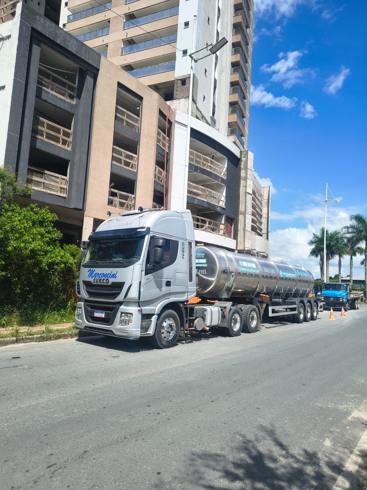 transporte de água potável e locação de caminhão pipa